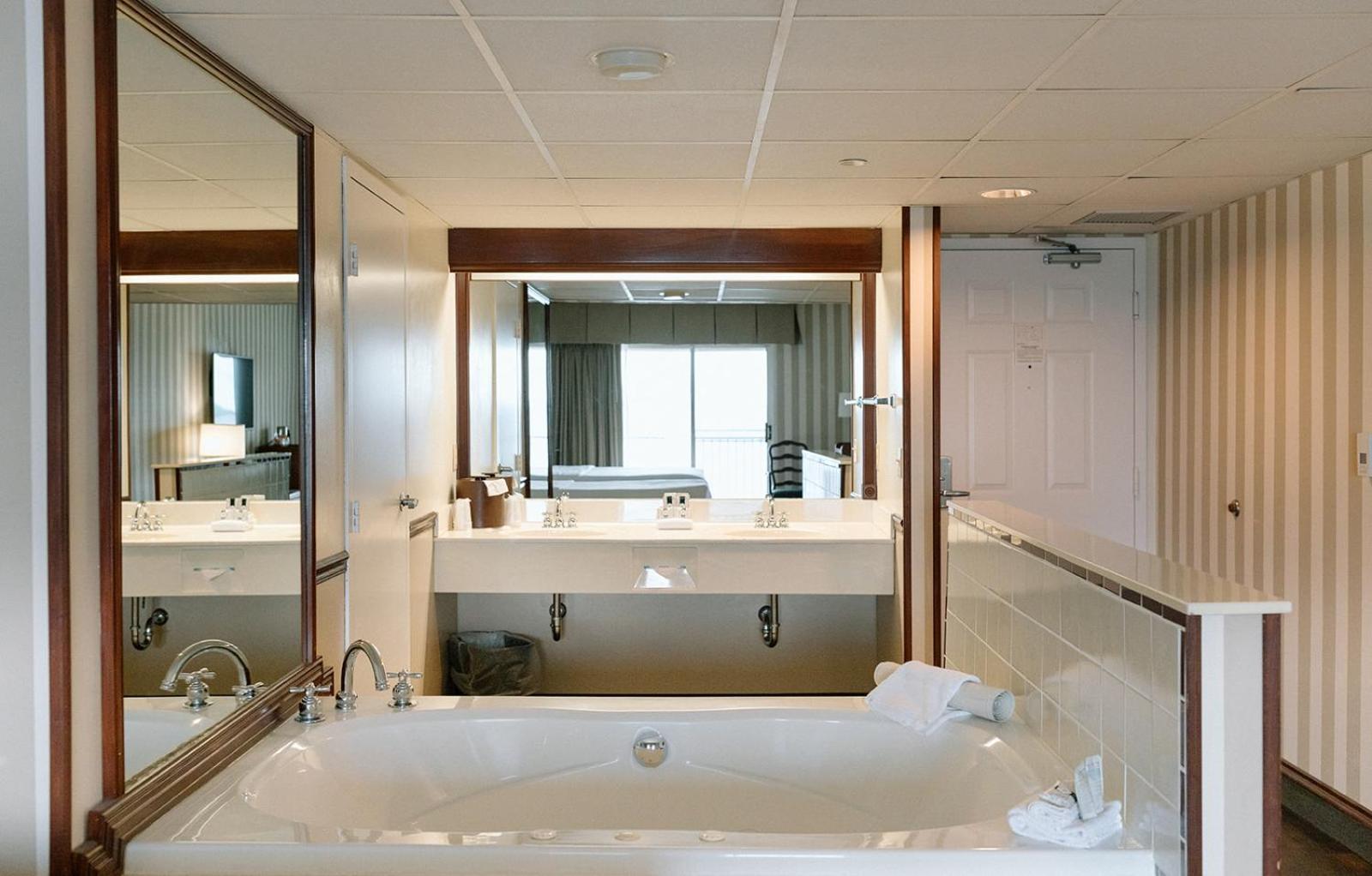 Bayshore Resort Traverse City Eksteriør bilde